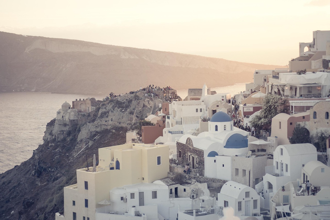 De mooiste stranden van Santorini liggen niet waar je denkt